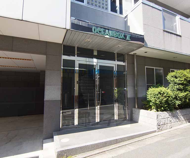 エントランス　スッキリとした建物入り口です。