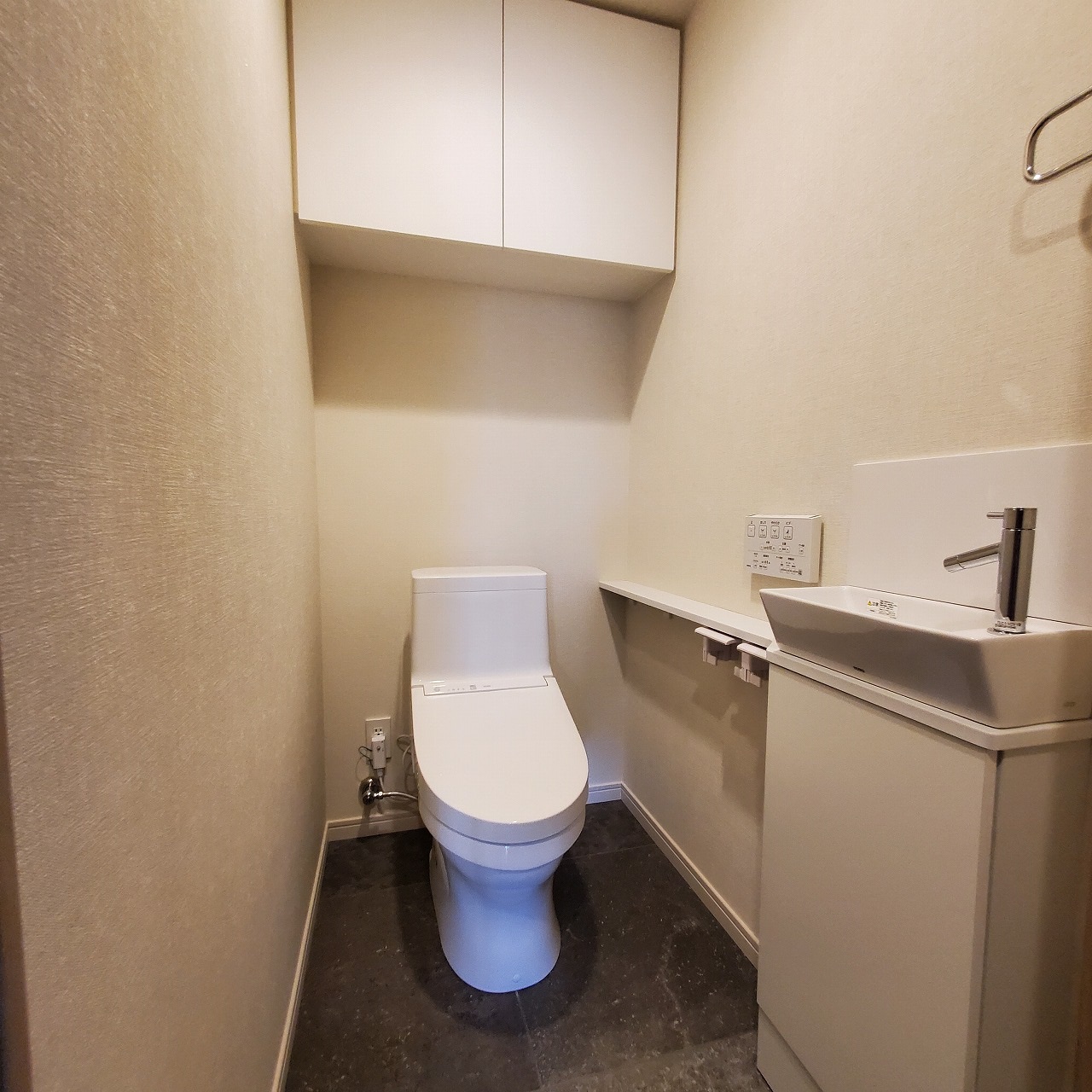 トイレ　トイレは手洗いカウンター付☆