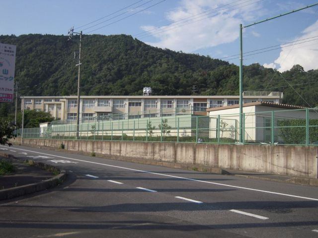 中学校　岐阜市立岐北中学校（中学校）まで2830m