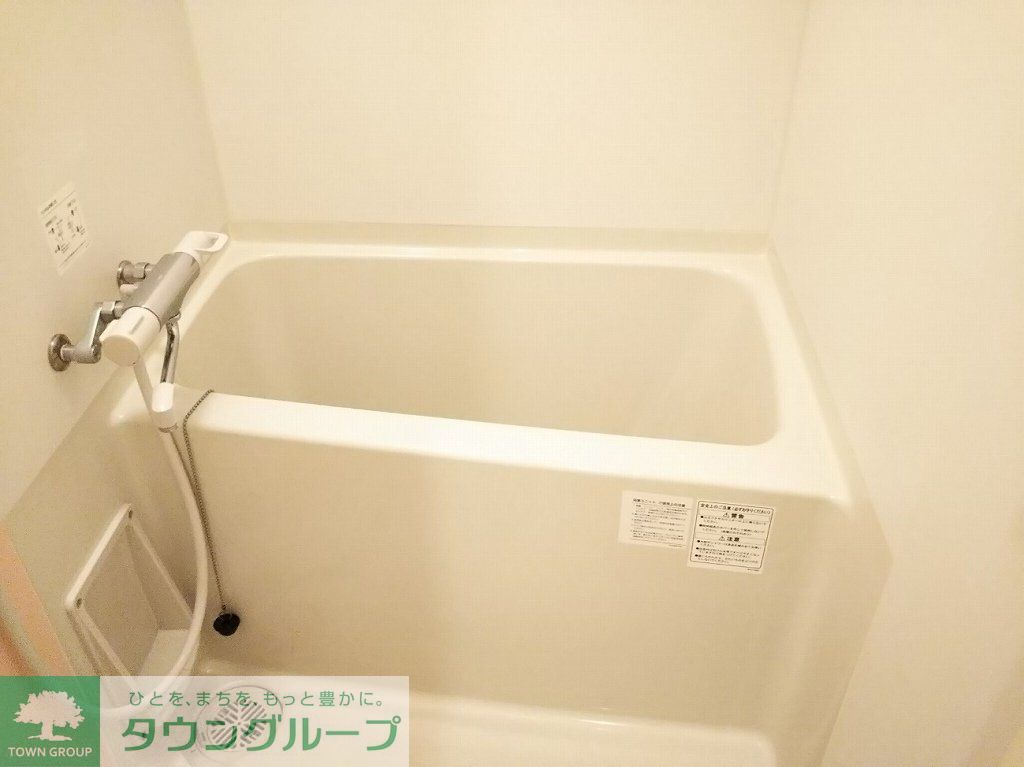 バス・シャワールーム　バス・トイレ別です。同タイプの写真です。
