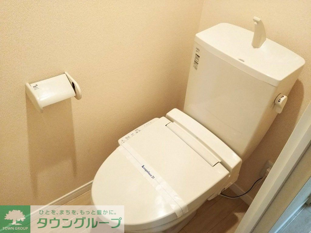 その他　温水洗浄便座付き。同タイプの写真です。