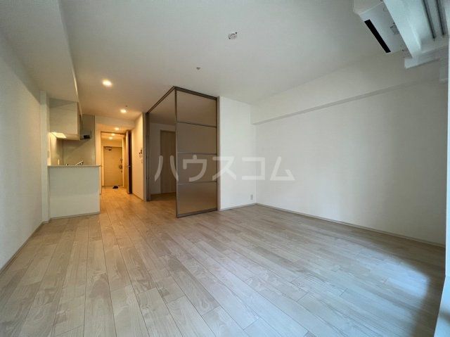 OPUS RESIDENCE SHINSAIBASHI SOUTHの居間写真