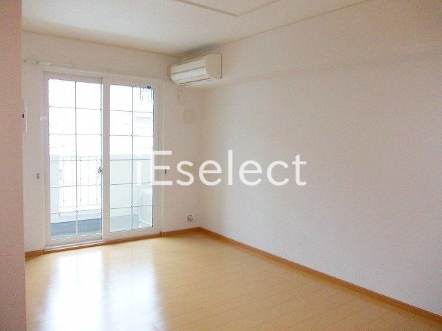 居室・リビング　南東向きで明るいお部屋です