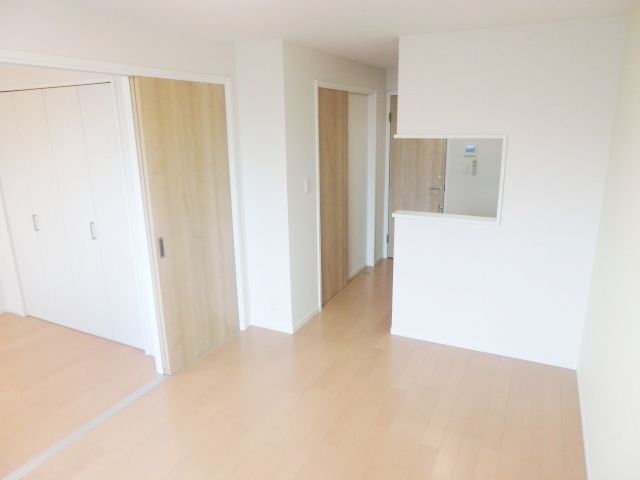 その他部屋・スペース　バルコニー側からのリビングです