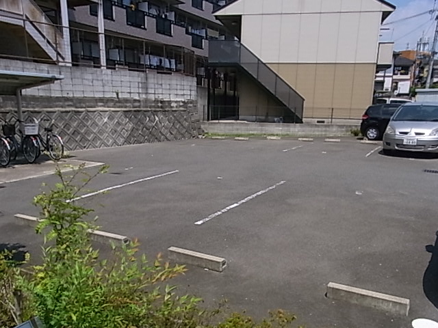 駐車場　敷地内駐車場空有り