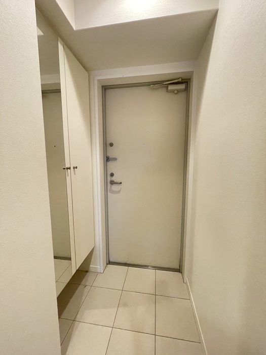 リヴェール綾堀川の玄関写真