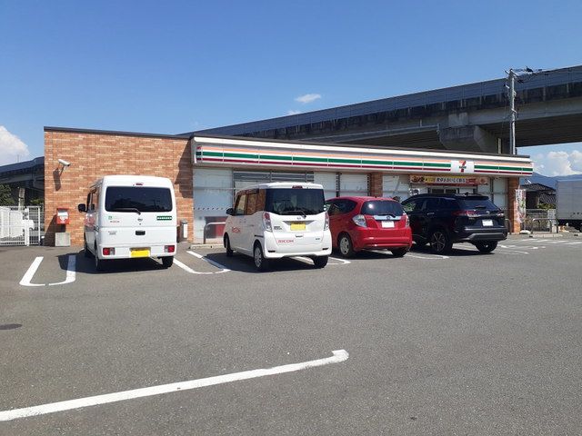 コンビニ　セブンイレブン糸島篠原東3丁目（コンビニ）まで500m