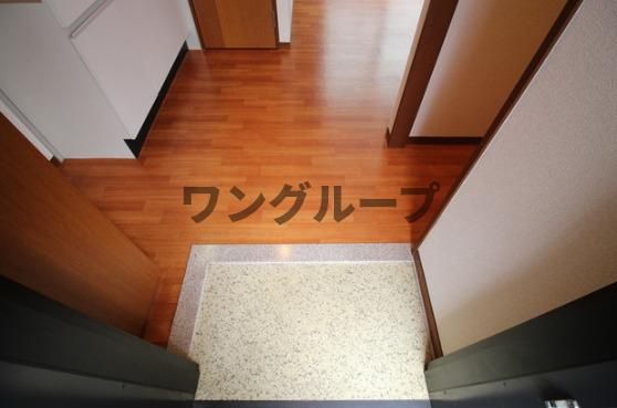 ウィステリアVの玄関写真