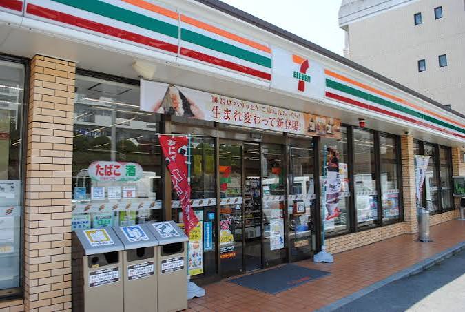 コンビニ　セブンイレブン福岡平和5丁目店（コンビニ）まで272m