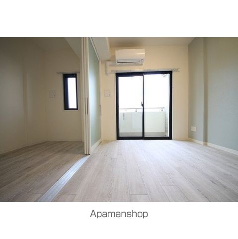 CRESCENT COURTの居間写真