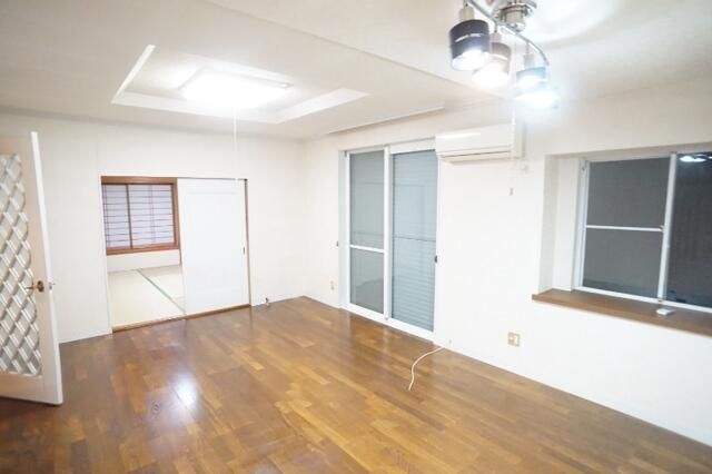 さいたま市見沼区深作戸建の居間写真