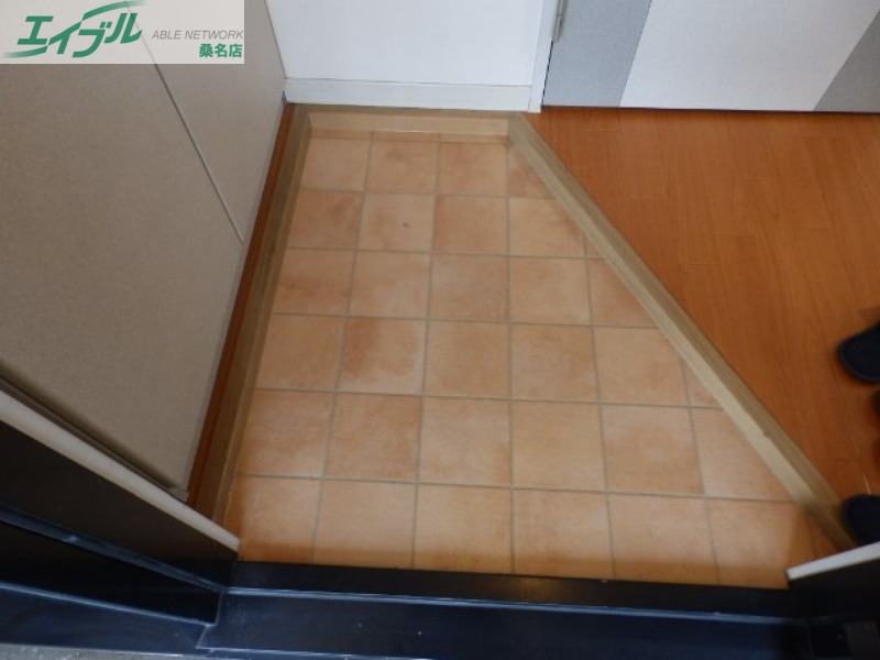 玄関　同物件別部屋写真