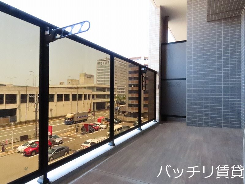 バルコニー　別号室タイプの為、現状を優先いたします