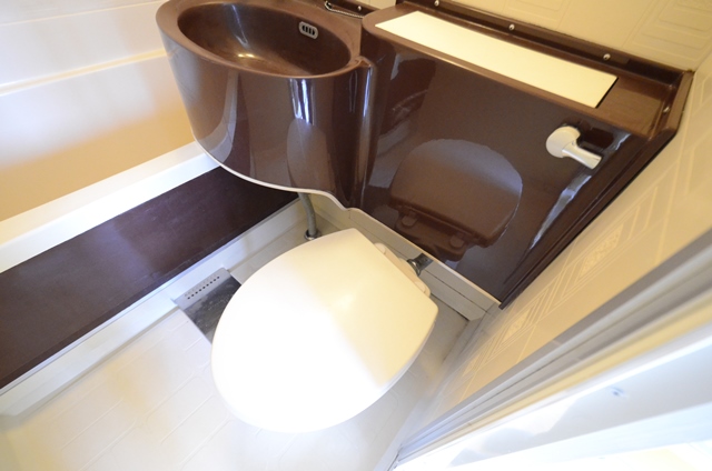 トイレ　浴室内にトイレがあります！