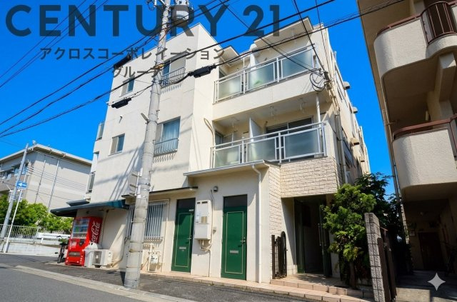 建物外観　敷地内に駐輪場があります♪