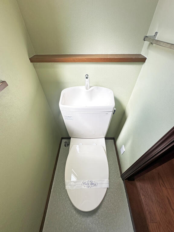 西条岡町貸家のトイレ写真