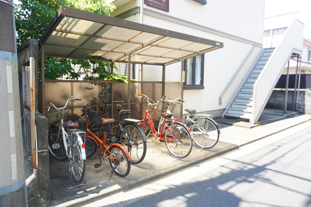 その他共有部分　雨の日でも安心して止められる屋根付の駐輪場です☆