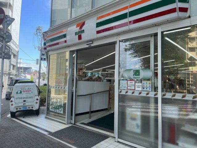 コンビニ　セブンイレブン 松戸常盤平セブンタウン店（コンビニ）まで594m