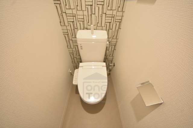 地下鉄御堂筋線 東三国駅 徒歩4分 15階建 築7年のトイレ写真