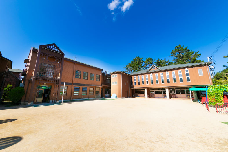 幼稚園・保育園　服部みどり幼稚園（幼稚園・保育園）まで564m