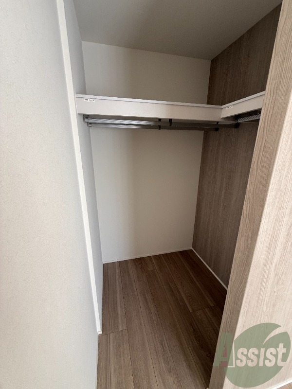 収納　洋室のウォークインクローゼットの写真です。