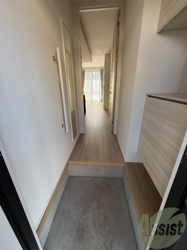 玄関　こちら玄関の写真です。広さも十分そうですね。