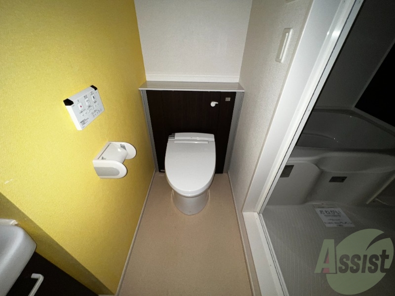 トイレ　綺麗で清潔感のあるトイレです。嬉しいウォシュレット付き。
