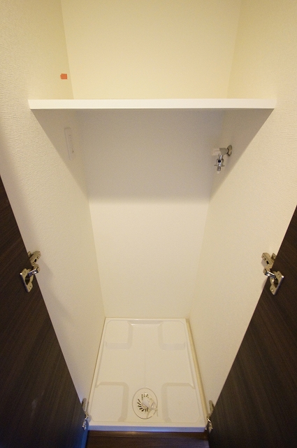 その他設備　防水パン付きの洗濯機置場です。