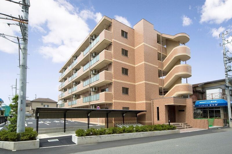 小田急小田原線 本厚木駅 バス乗車時間：10分 最寄りバス停で下車 徒歩3分 築19年
