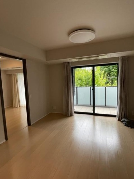 居室・リビング　※別部屋の参考写真です。