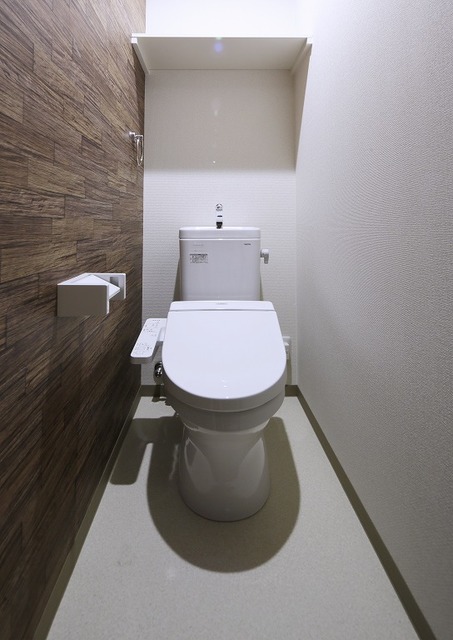 地下鉄中央線 深江橋駅 徒歩8分 3階建 築10年のトイレ写真