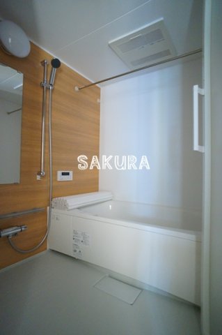 バス・シャワールーム　嬉しい追い焚き・浴室乾燥機付きです♪