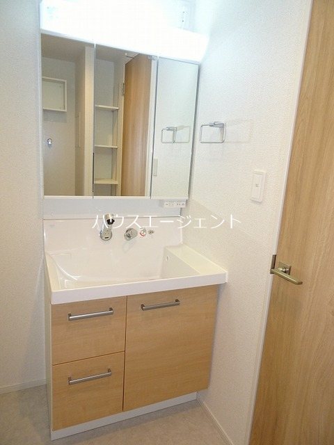 洗面設備　人気の独立洗面台です