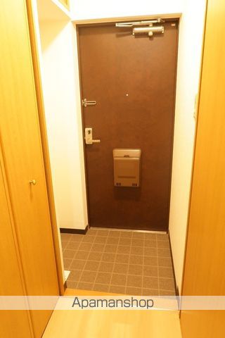 地下鉄東山線 本郷駅 徒歩2分 3階建 築26年の玄関写真