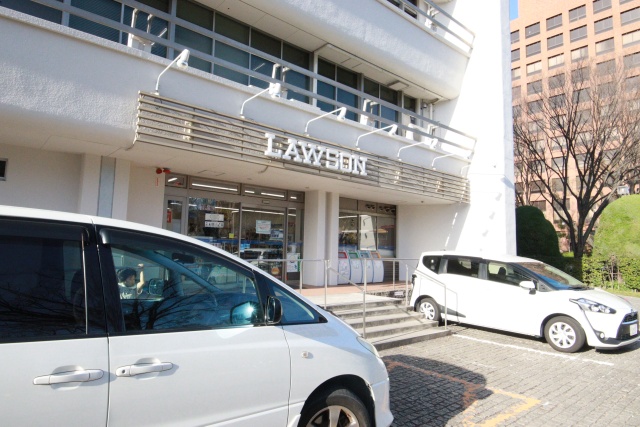 コンビニ　ローソン 中日新聞北館店（コンビニ）まで700m