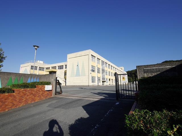 小学校　中間西小学校（小学校）まで500m