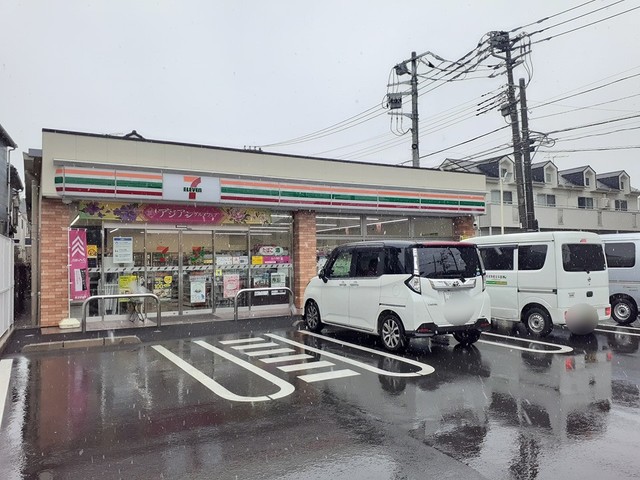 コンビニ　セブンイレブン（コンビニ）まで223m