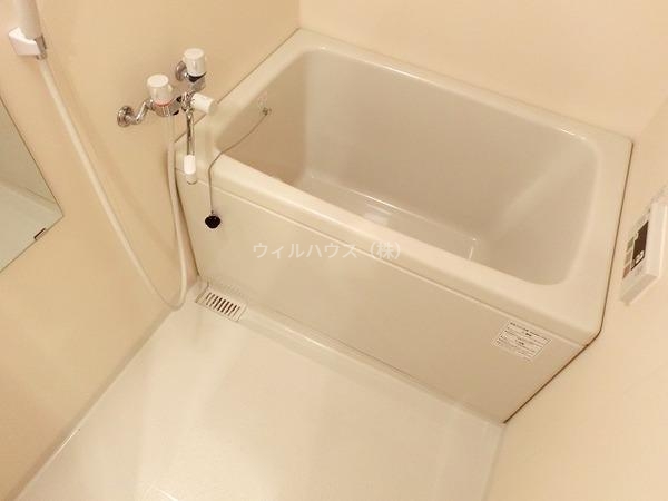 バス・シャワールーム　浴室乾燥機、追い焚き機能付きバス！