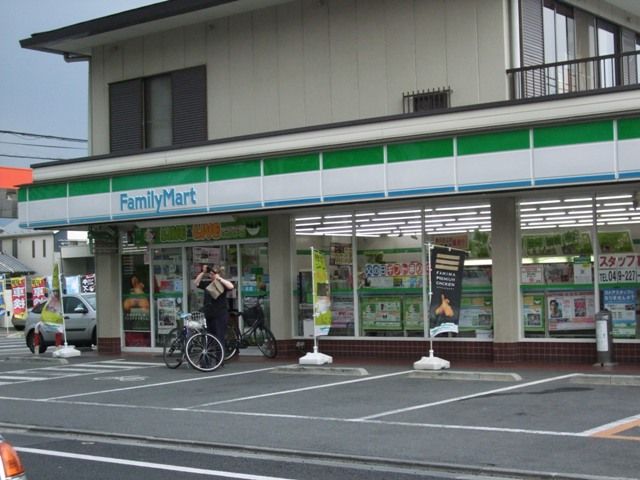 コンビニ　ファミリーマート（コンビニ）まで285m