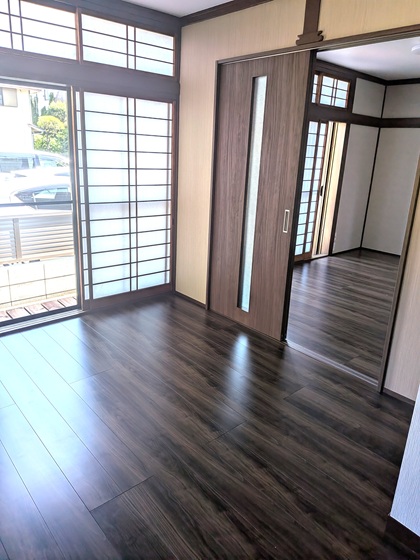 高松住宅の居間写真