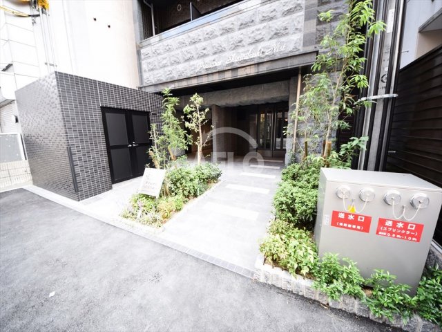 エントランス　プレサンス心斎橋ニスト　エントランス