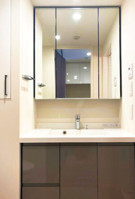 洗面設備　※写真は同タイプ住戸です。