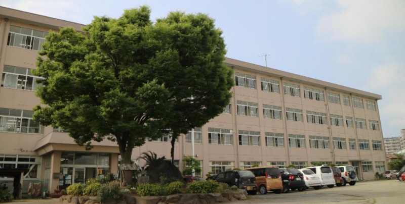 小学校　平岡東小学校（小学校）まで610m