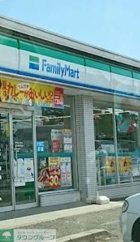 コンビニ　ファミリーマート伊勢崎市場町店（コンビニ）まで1010m