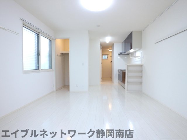 居室・リビング　こちらの居間で趣味の時間をお楽しみください