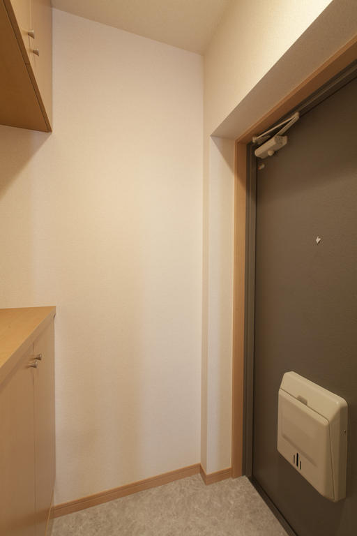 玄関　下駄箱あり