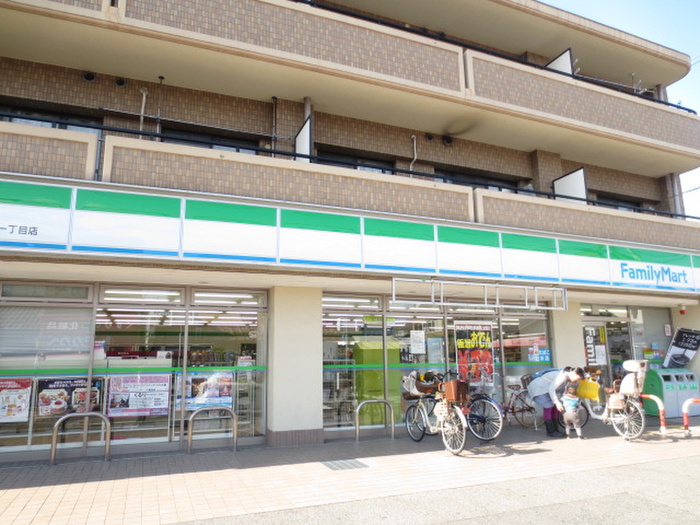 コンビニ　ファミリーマート（コンビニ）まで385m