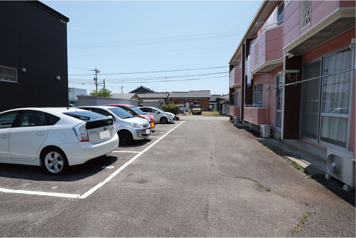 【いしさかコーポの駐車場】