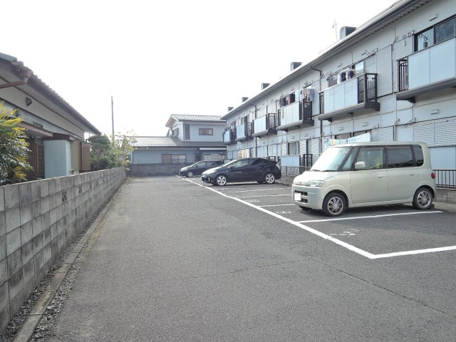 【クレール平須の駐車場】