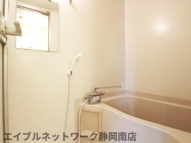 バス・シャワールーム　ゆったり過ごせるお風呂です